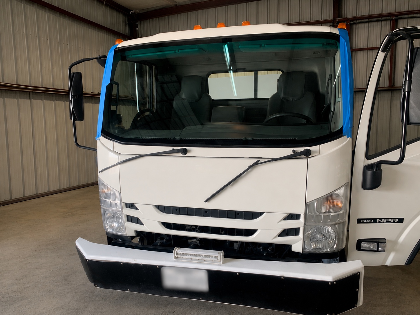 Truck glass service