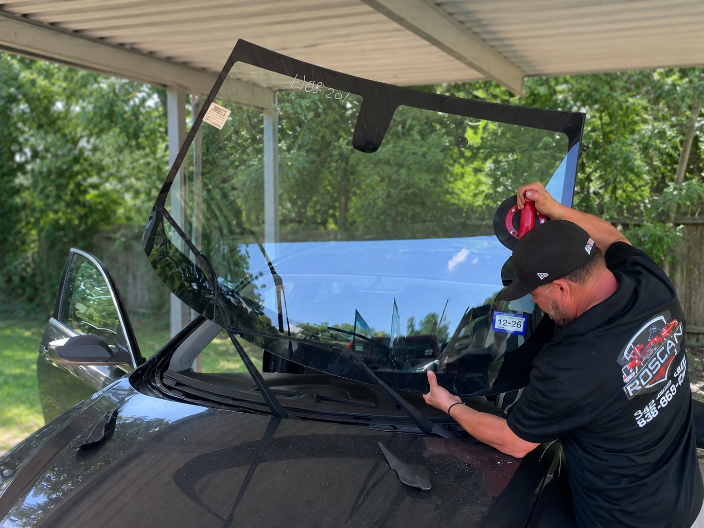 Roscan Auto Glass technician installing a windshield